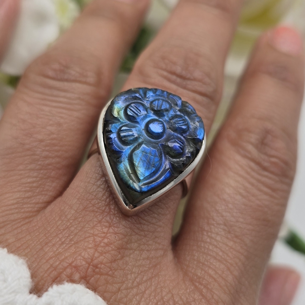 🥰 CARVED FLOWER RING - Picture 4 of 7